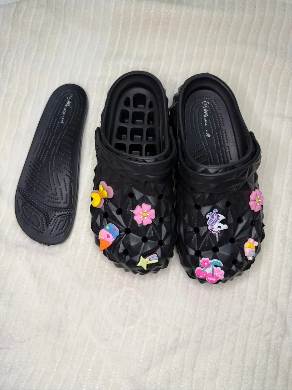 Crocs Black Textured Clog Sandals with Charms - Size 40 / US 9